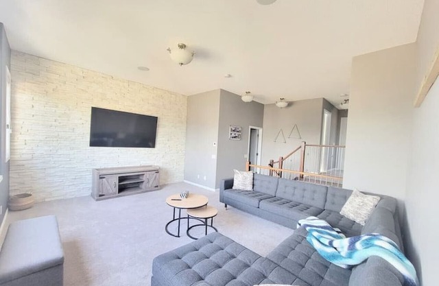 Modern 2 Bedroom house - North Edmonton