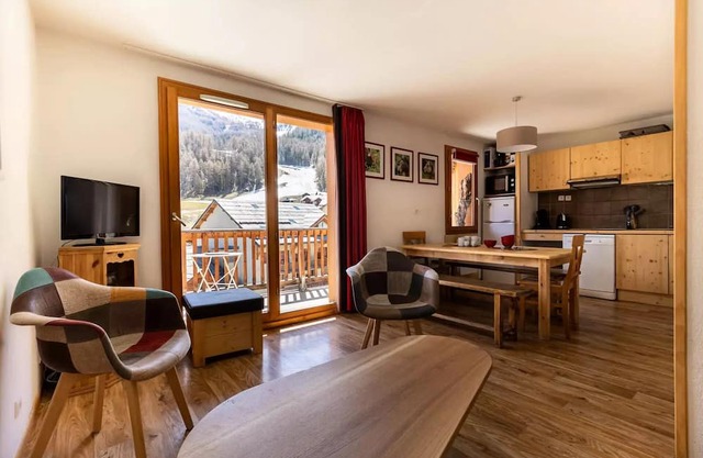 Les Chalets De Bois Méan - A - Beautiful mountain apartment in the Orres 1800
