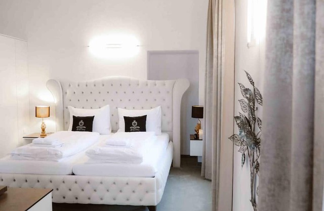 Versailles Royal Suite 4 Guests|Breakfast Included