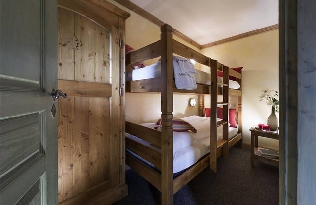 Wifi, ski-in/ski-out & foot of the slopes, tv, ski locker, 55m², Tignes