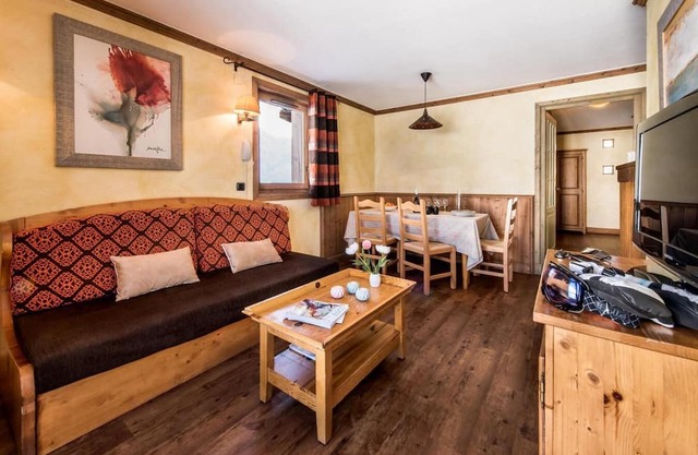 Wifi, ski-in/ski-out & foot of the slopes, balcony, tv, ski locker, 45m², Tignes