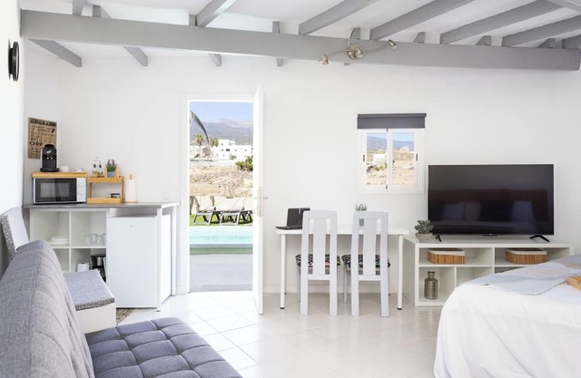 Oasis Tenerife Rentals - Studio (4) in Tenerife South with pool and outdoor kitchen