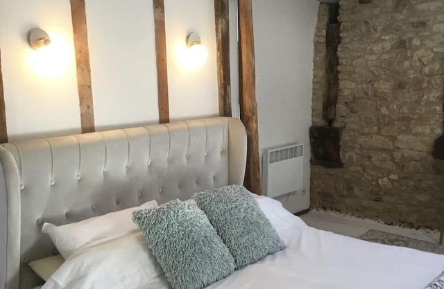 Perfect Perigord Vert peaceful retreat in beautifully restored cottage with pool