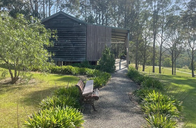 Charming cabin in welcoming Narooma with fitness room, WiFi, AC