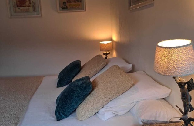 Renovated Farm House Bed breakfast close to Macon