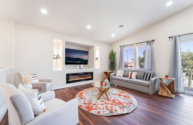 Spacious 4-bedroom house with WiFi, AC in vibrant Las Vegas