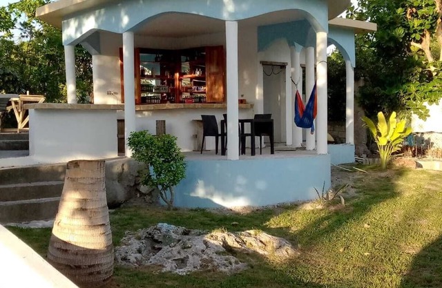 Fruit Tree Beach Cottage, Bar and Grill with private beach and beautiful sunsets