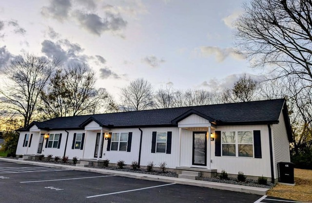 Charming 2-bedroom apartment with AC, WiFi in Washington Court House