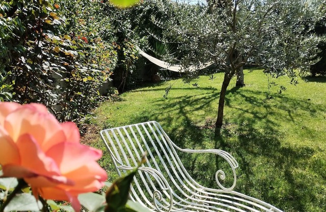 Relax among the hills between Chianti and Florence