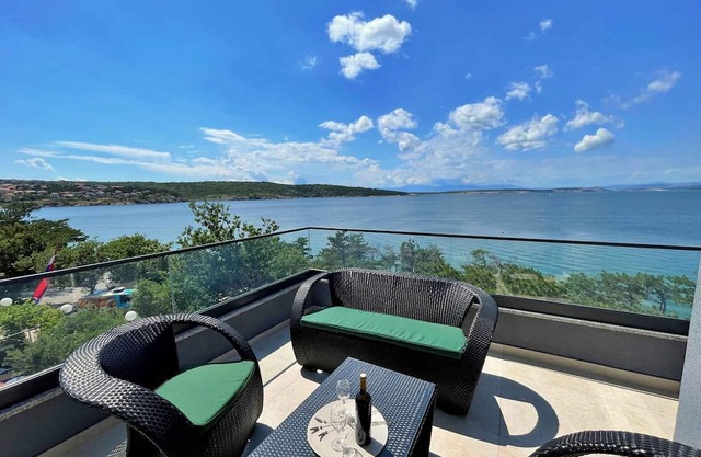 Holiday apartment with sea view and outdoor pool