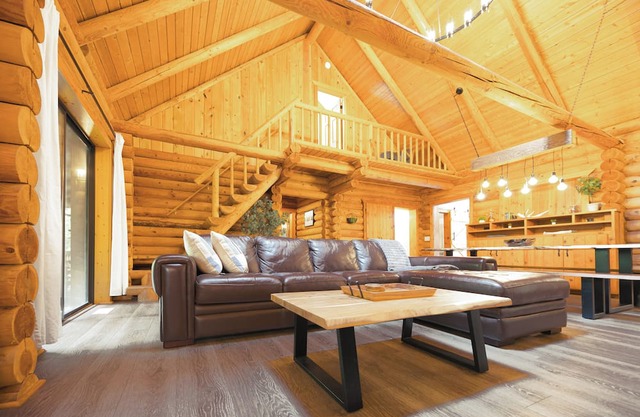Riverfront - Log Home - Hot Tub - Game Room