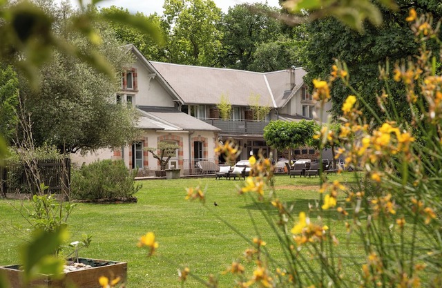 Prestigious residence for up to 30 people, swimming pool and large garden