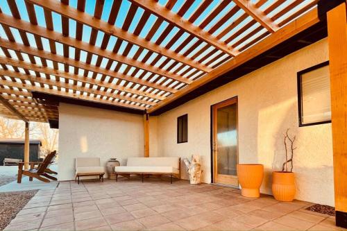 Cactus Drive Retreat Hot Tub Zen Garden Meditate